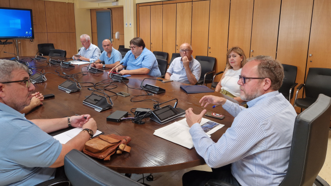 Ayuntamiento de Las Palmas de Gran Canaria y la Mesa del Taxi reunidos para tratar el tema de los VTC / AYUNTAMIENTO DE LAS PALMAS DE GRAN CANARIA 