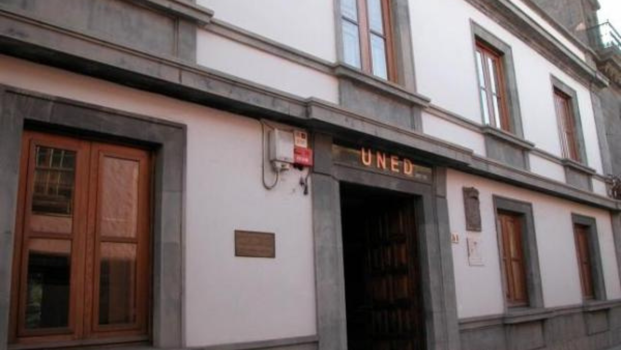 Fachada de la UNED. / ARCHIVO 