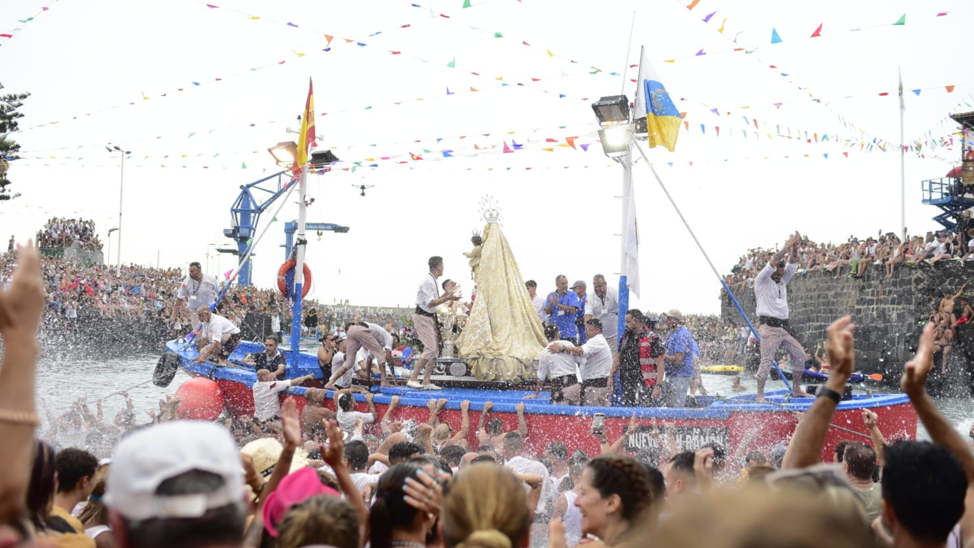 Llegada de la Virgen del Carmen al muelle de Puerto de la Cruz / ROBERTO MARTÍN - AYUNTAMIENTO DE PUERTO DE LA CRUZ 
