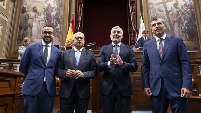 Raúl Acosta, Casimiro Curbelo, Fernando Clavijo y Manuel Domínguez, líderes de los partidos que forman el nuevo Gobierno de Canarias Raúl Acosta, Casimiro Curbelo, Fernando Clavijo y Manuel Domínguez, líderes de los partidos que forman el nuevo Gobierno de Canarias