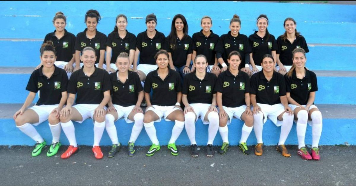 Primera plantilla, compuesta íntegramente por jugadoras canarias, que la UD Granadilla Tenerife presentaba hace hoy diez años./ UDGT.