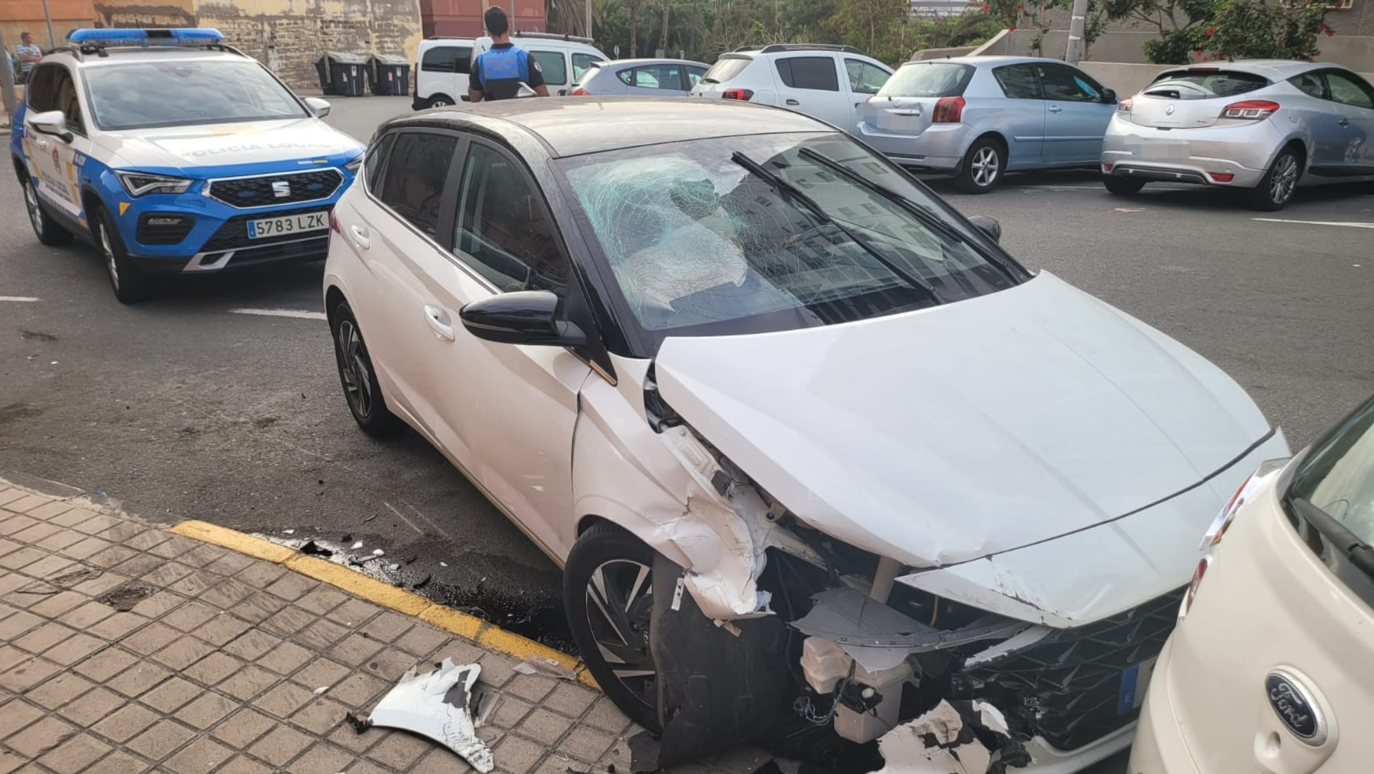 Vehículo robado en Las Palmas de Gran Canaria / POLICÍA LOCAL Vehículo robado en Las Palmas de Gran Canaria / POLICÍA LOCAL