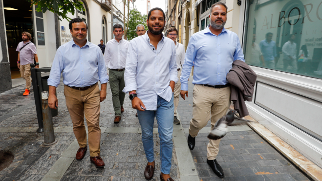 El secretario general de Vox, Ignacio Garriga , participó en un acto electoral con los candidatos de su partido por la provincia de Las Palmas / EFE - ELVIRA URQUIJO