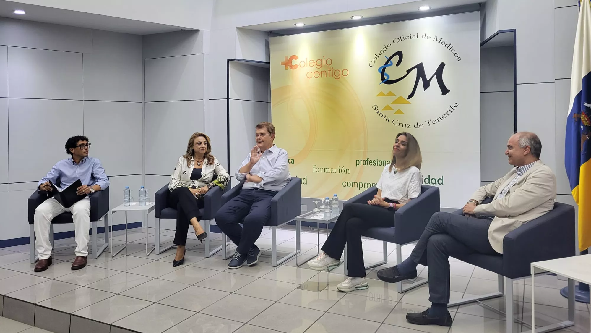 Reunión de Cristina Valido con el Colegio Oficial de Médicos de Santa Cruz de Tenerife / COALICIÓN CANARIA Reunión de Cristina Valido con el Colegio Oficial de Médicos de Santa Cruz de Tenerife / COALICIÓN CANARIA