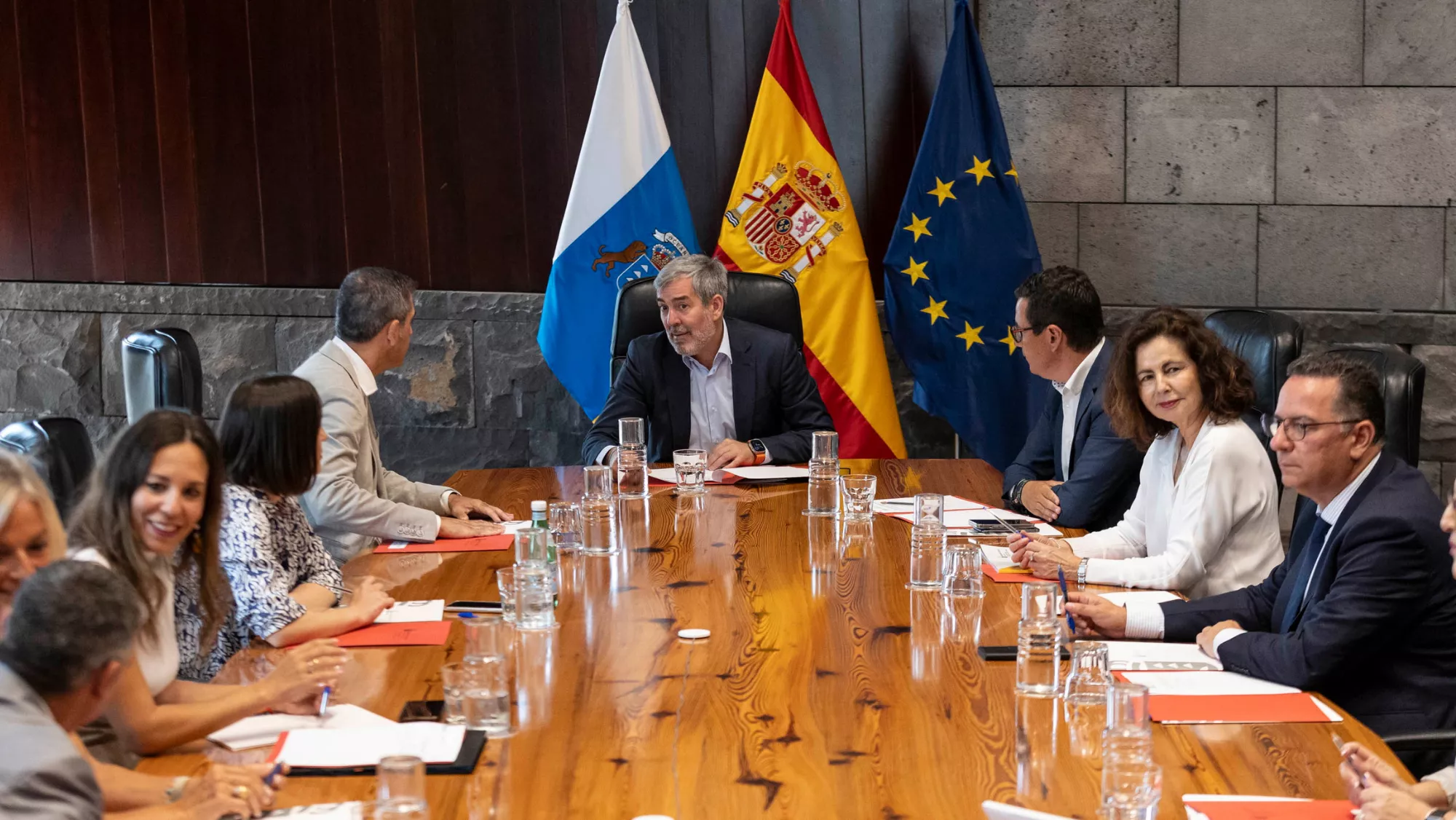 Primera reunión del Consejo de Gobierno de Canarias. / EFE