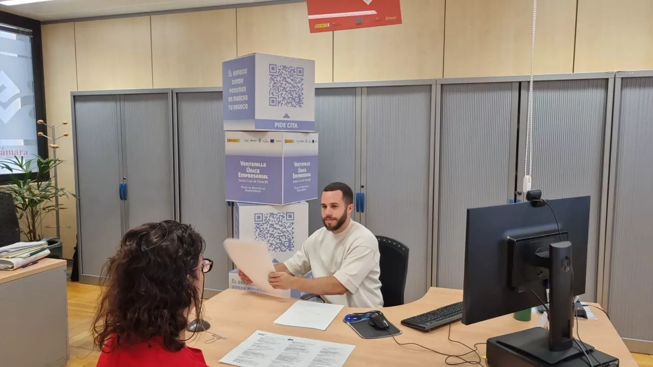 Punto de Atención al Emprendedor-Ventanilla Única Empresarial de la Cámara de Comercio./ CEDIDA