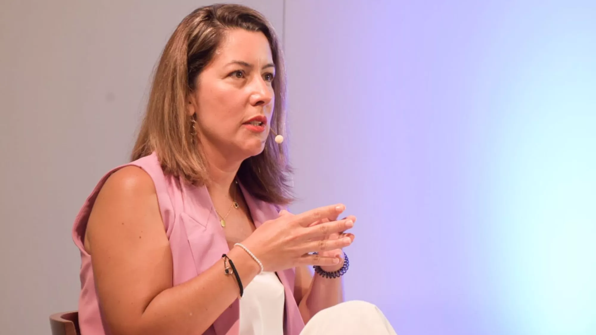 Alicia Álvarez, candidata del PSOE al Congreso de los Diputados por la lista de Santa Cruz de Tenerife, en un encuentro con la CEOE./ CEDIDA