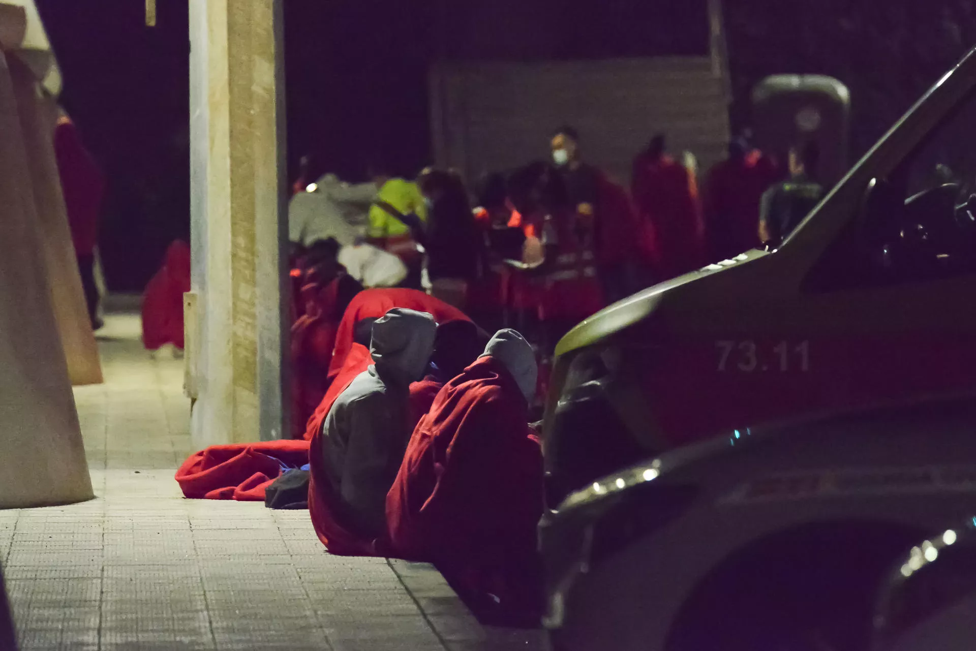 Los migrantes han sido atendidos por personal de Cruz Roja. / EFE - GELMERT FINOL