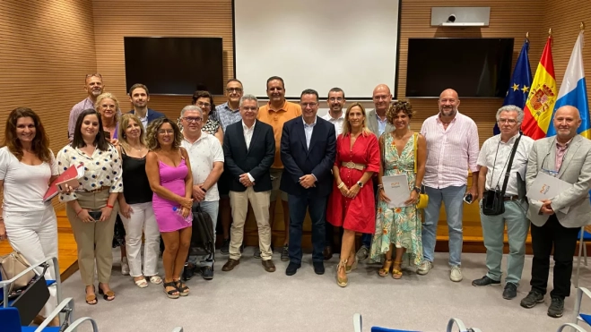 Foto del equipo Consejería y organizaciones sindicales / CONSEJERÍA DE EDUCACIÓN