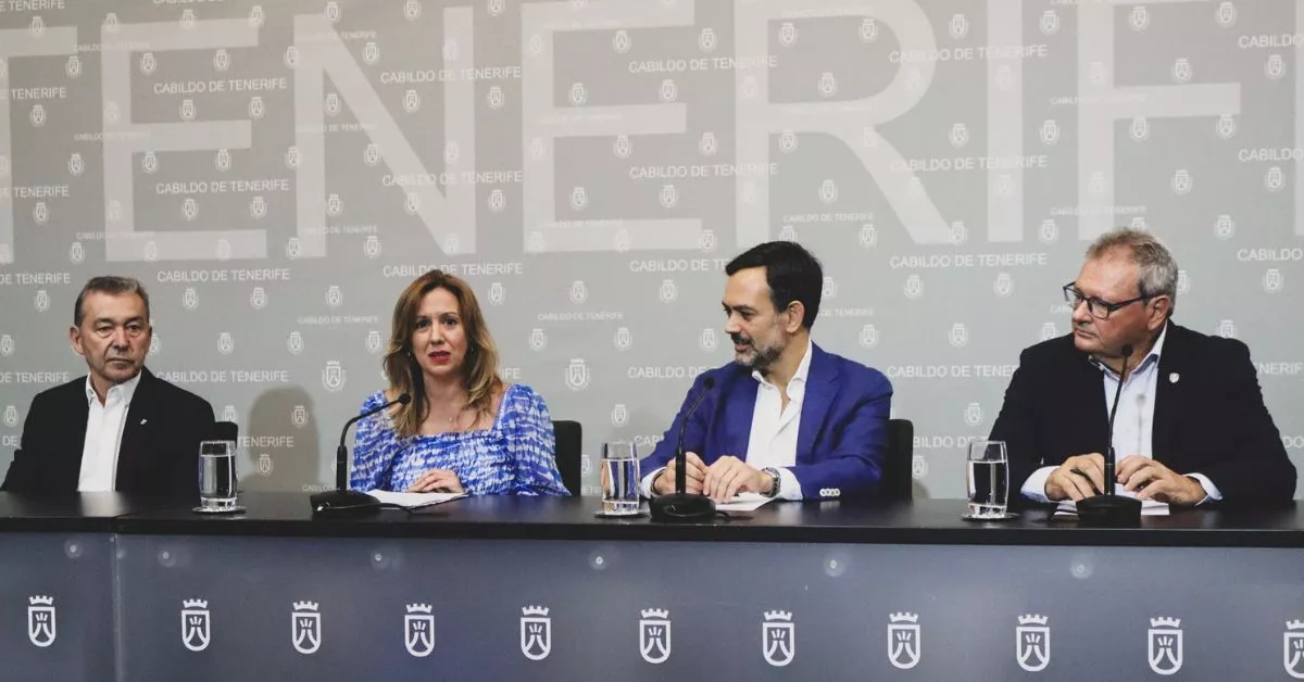 Paulino Rivero, Rosa Dávila, Lope Afonso y Sergio Batista anunciaron el acuerdo entre los clubes./ CD TENERIFE.