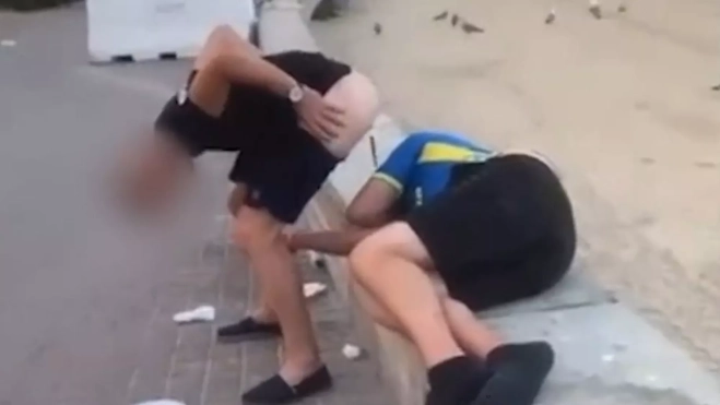 Fotograma del vídeo en el que se produce el ataque. / AH Fotograma del vídeo en el que se produce el ataque. / AH