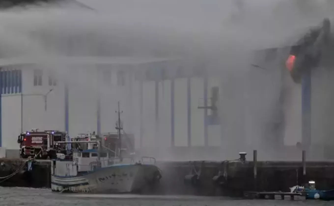Incendio en el Puerto de Las Palmas./ CEDIDA