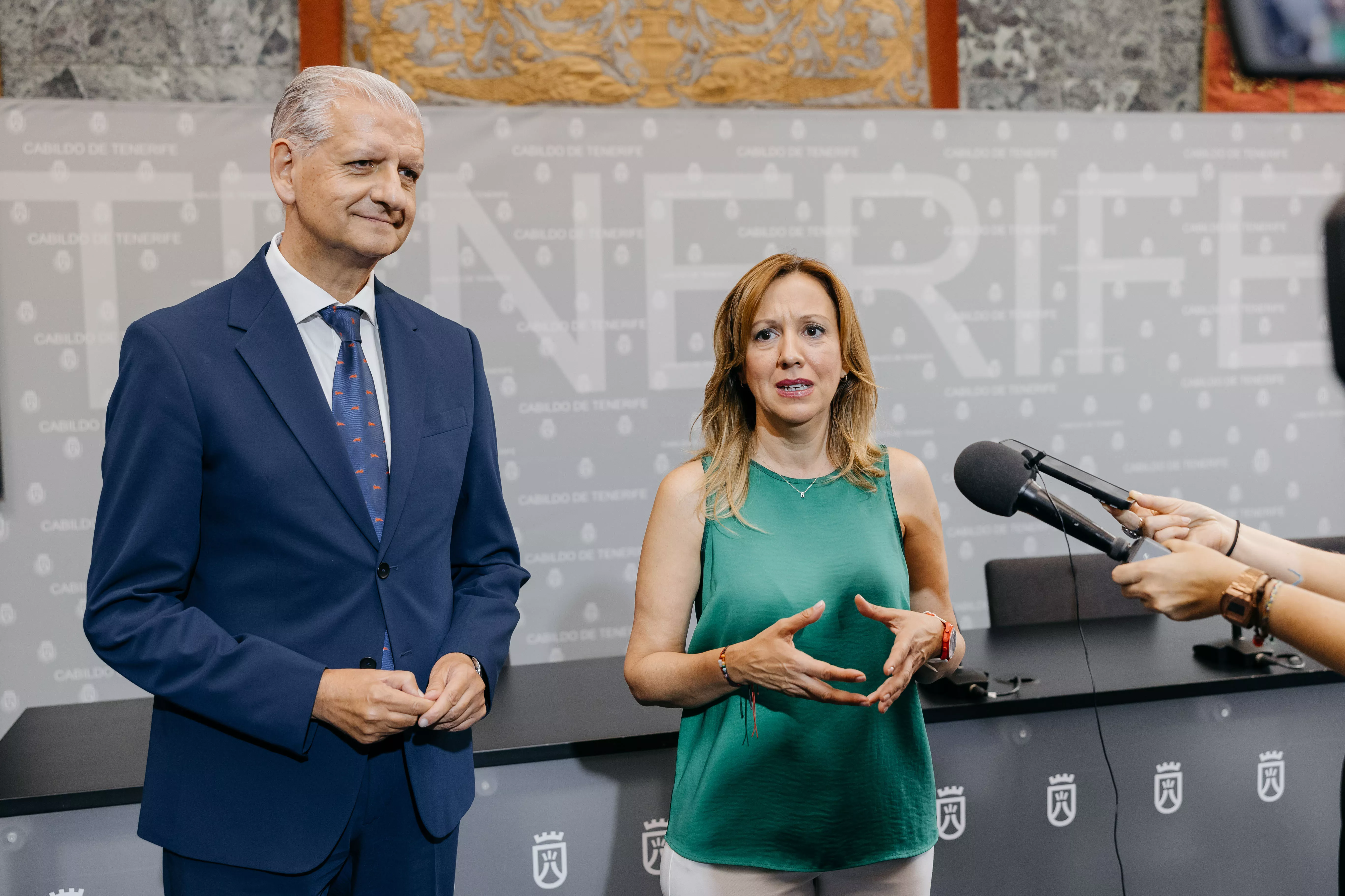 La presidenta del Cabildo, Rosa Dávila, y el alcalde de La Orotava, Francisco Linares./ CEDIDA
