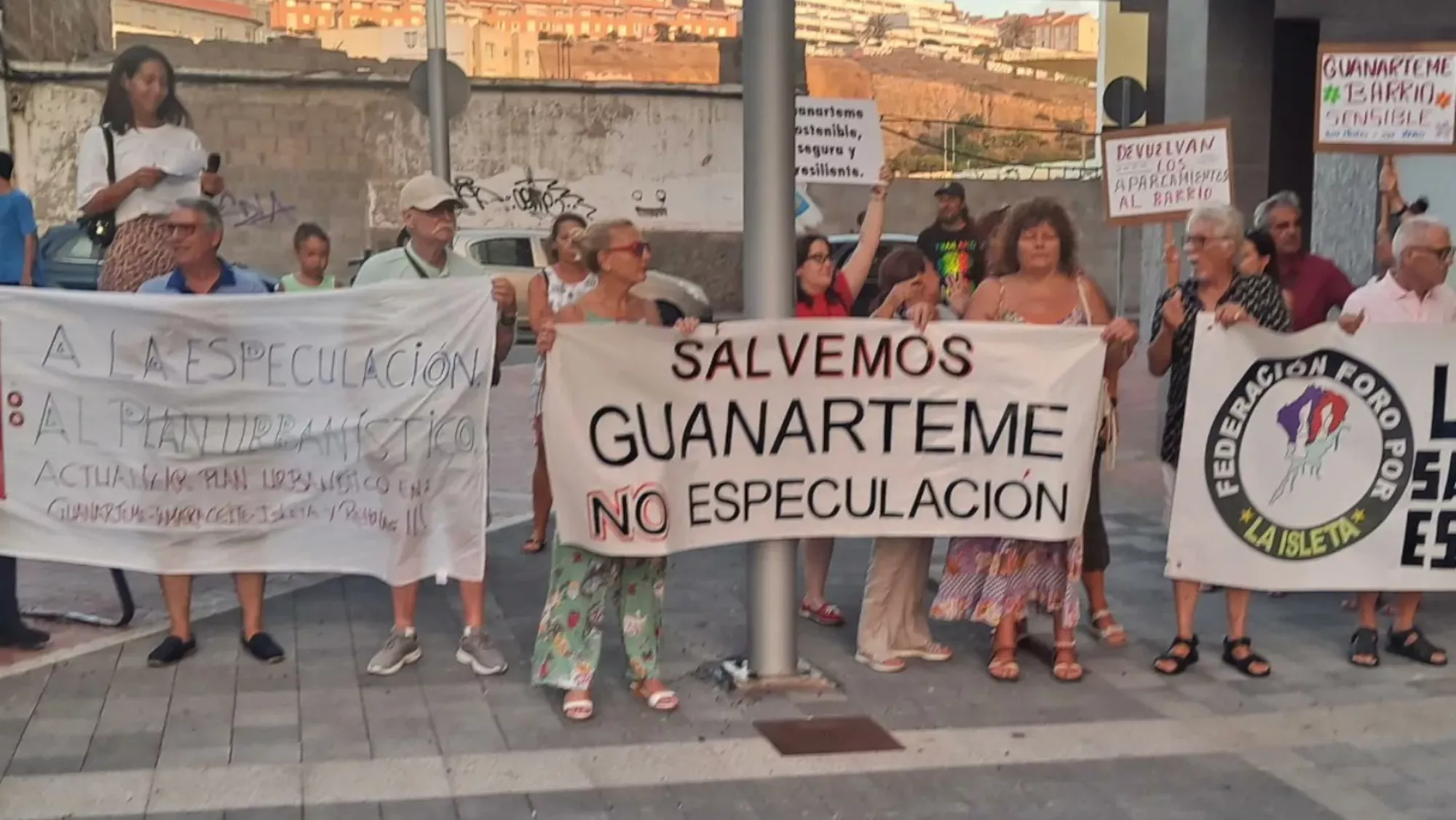 Vecinos de Guanarteme manifestándose / PACTO VECINAL