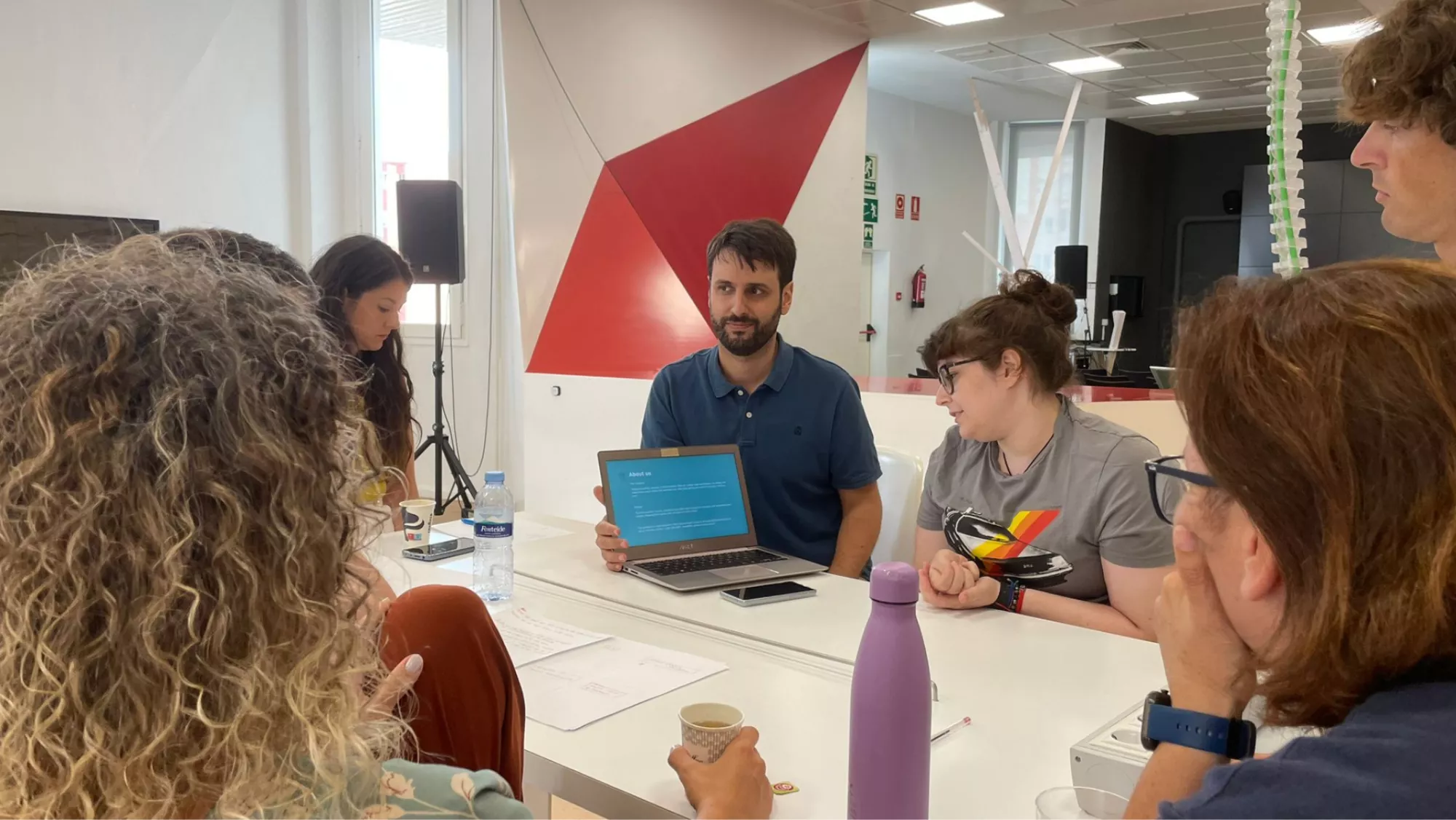 ¿Cómo integrar a personas con discapacidad en empresas del sector tecnológico?/ CEDIDA