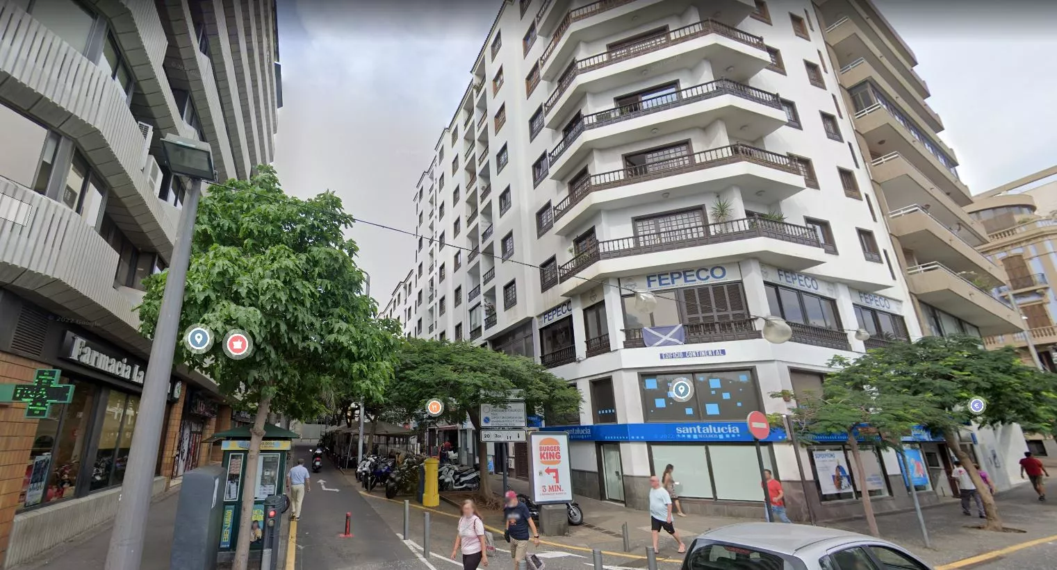 Oficinas de Mérida Servicios en Santa Cruz / AH