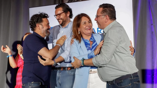 Jimena Delegado celebra los resultados con Poli Suárez, Alejandro Mariscal y Sergio Ramos / EFE - ELVIRA URQUIJO