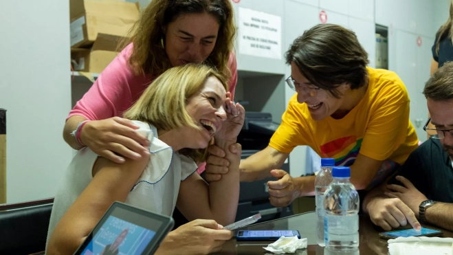 Noemí Santana celebra los resultados / EFE - QUIQUE CURBELO