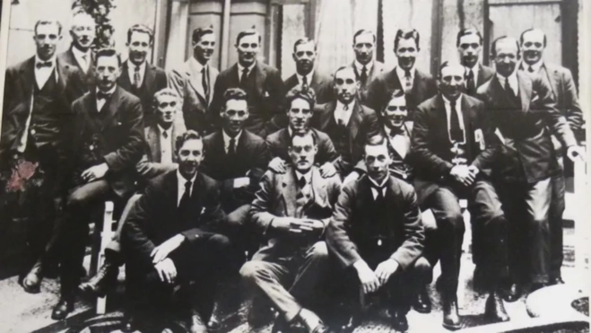 El equipo del Raith Rovers en un hotel próximo al puerto londinense de Tilbury poco antes de partir rumbo a las islas CanariasRAITH ROVERS