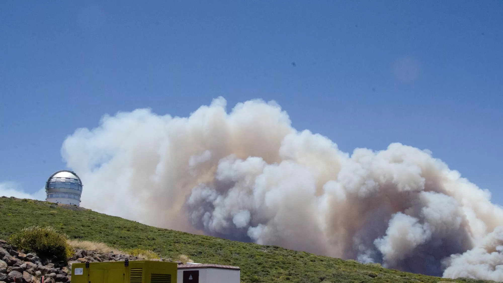 Humo del incendio forestal de La Palma / EFE - MIGUEL CALERO