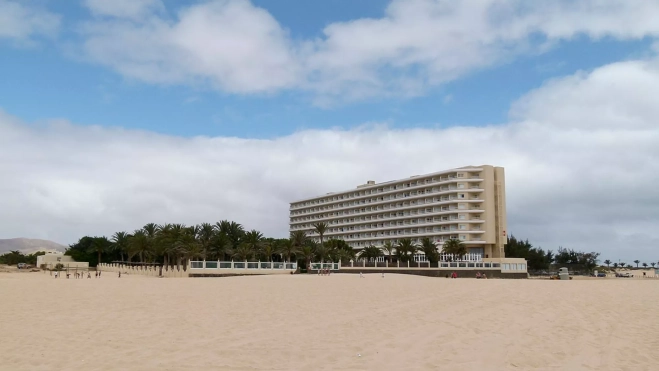 Hotel Riu Oliva Beachen las dunas de Corralejo. / IMAGEN DE LA RED Hotel Riu Oliva Beachen las dunas de Corralejo. / IMAGEN DE LA RED