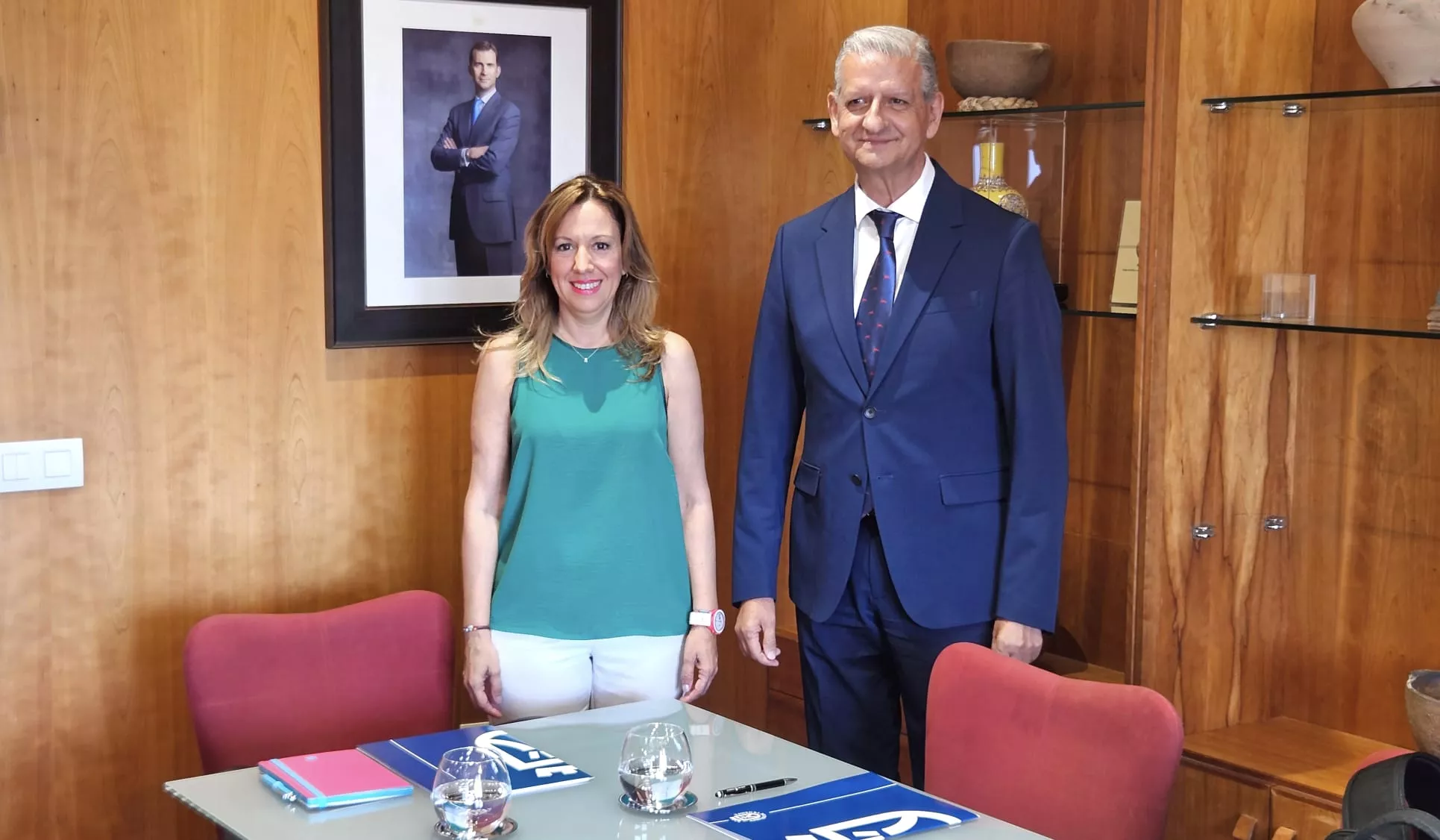 El alcalde de La Orotava, Francisco Linares, y la presidenta del Cabildo de Tenerife, Rosa Dávila./ CEDIDA