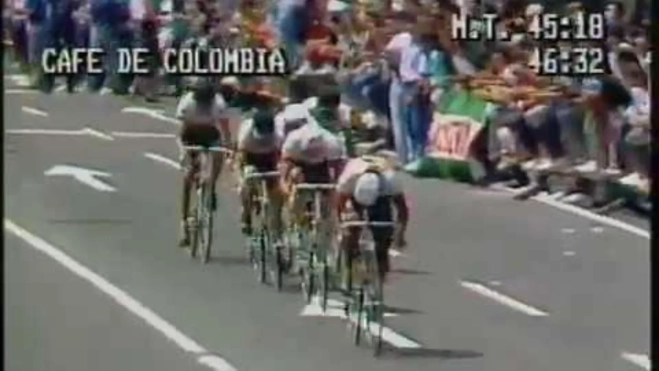 Fotograma, de la señal de TVE, de la llegada del Café de Colombia a la meta situada en Las Palmas de Gran Canaria durante el único paso, en 1988, de La Vuelta por Canarias. / AH Fotograma, de la señal de TVE, de la llegada del Café de Colombia a la meta situada en Las Palmas de Gran Canaria durante el único paso, en 1988, de La Vuelta por Canarias. / AH