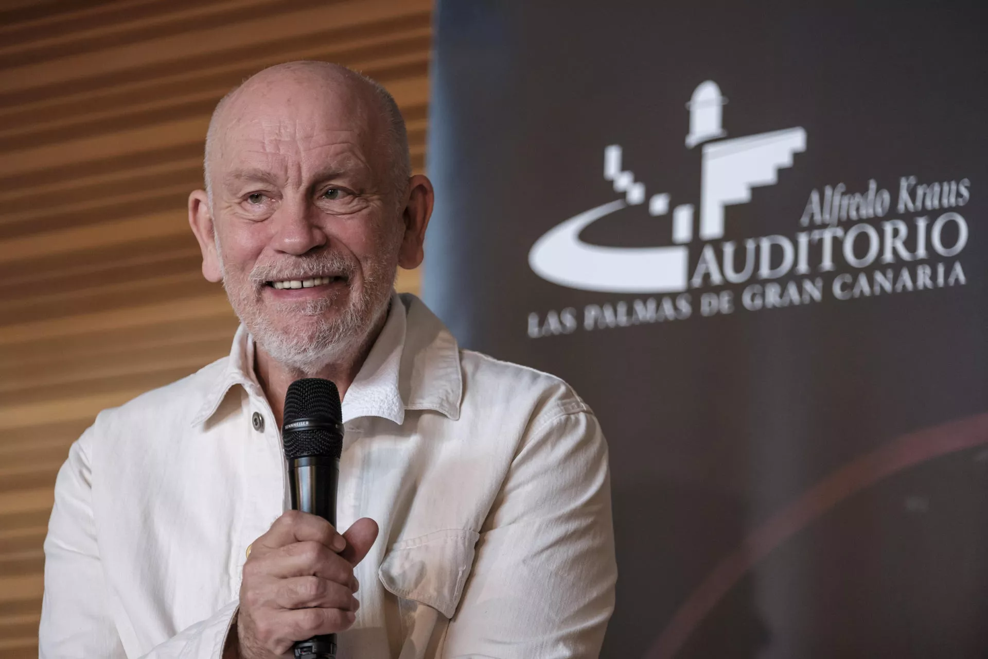 El actor estadounidense John Malkovich en rueda de prensa para de "The Infernal Comedy"./ EFE