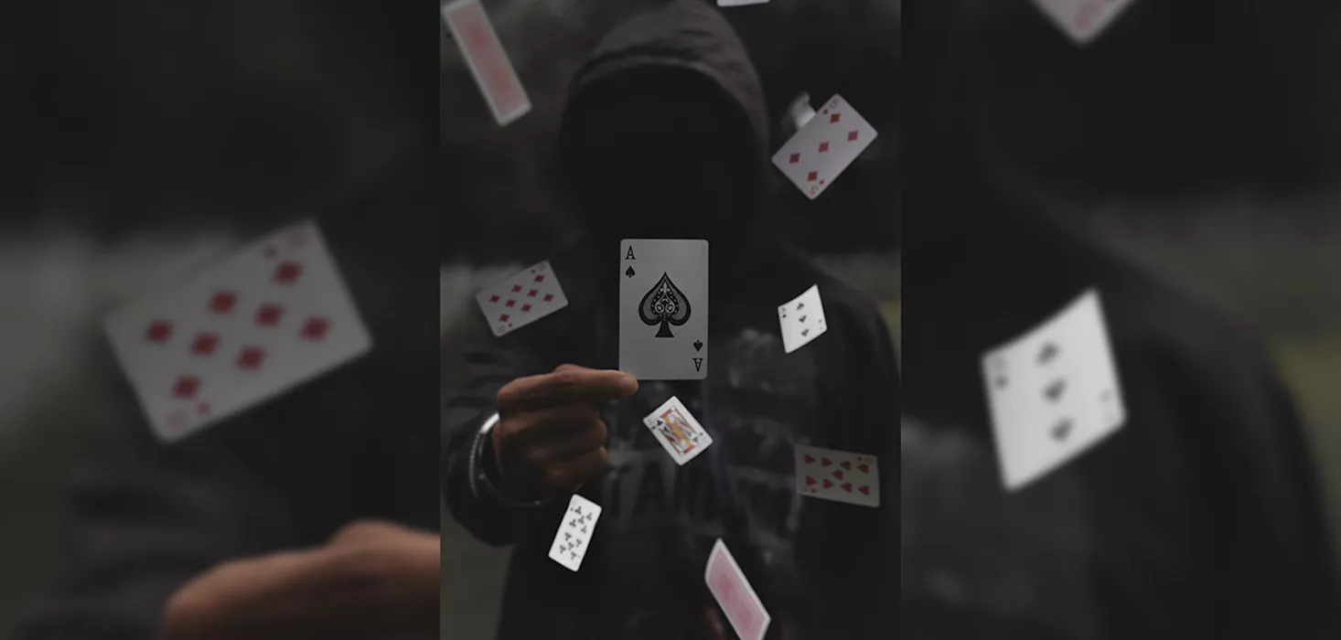 Jugador con capucha / PEXELS