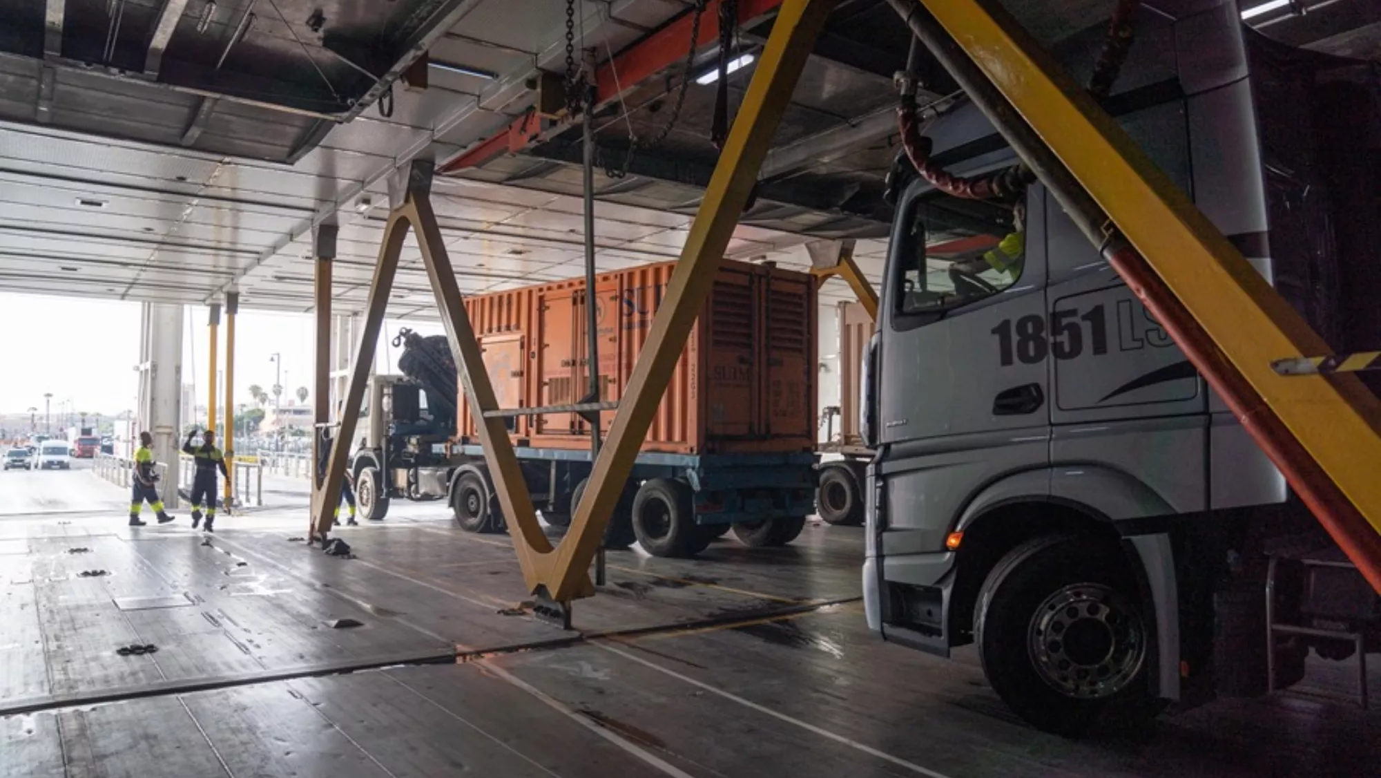 Grupos electrógenos con destino a La Gomera / CABILDO DE LA GOMERA