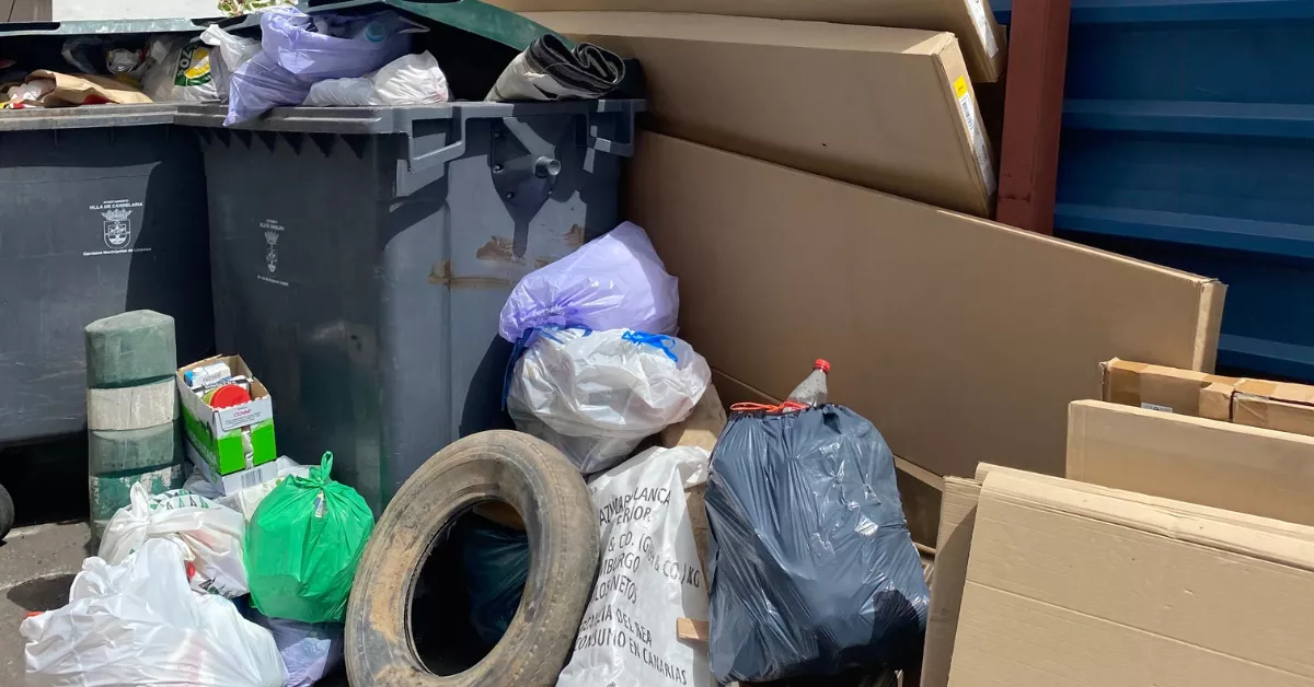 Basura acumulada en un contenedor de Canarias. / ATLÁNTICO HOY 