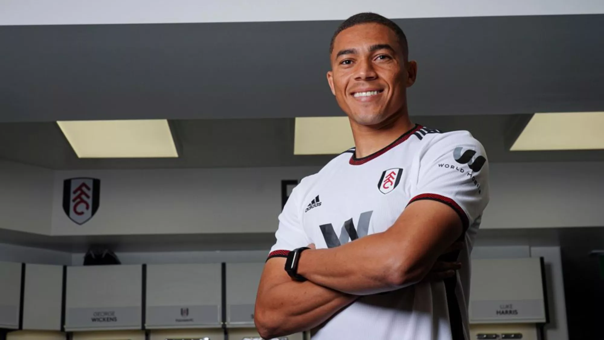 El delantero brasileño Carlos Vinícius, que aparece en la agenda de la UD Las Palmas, posa tras firmar por el Fulham