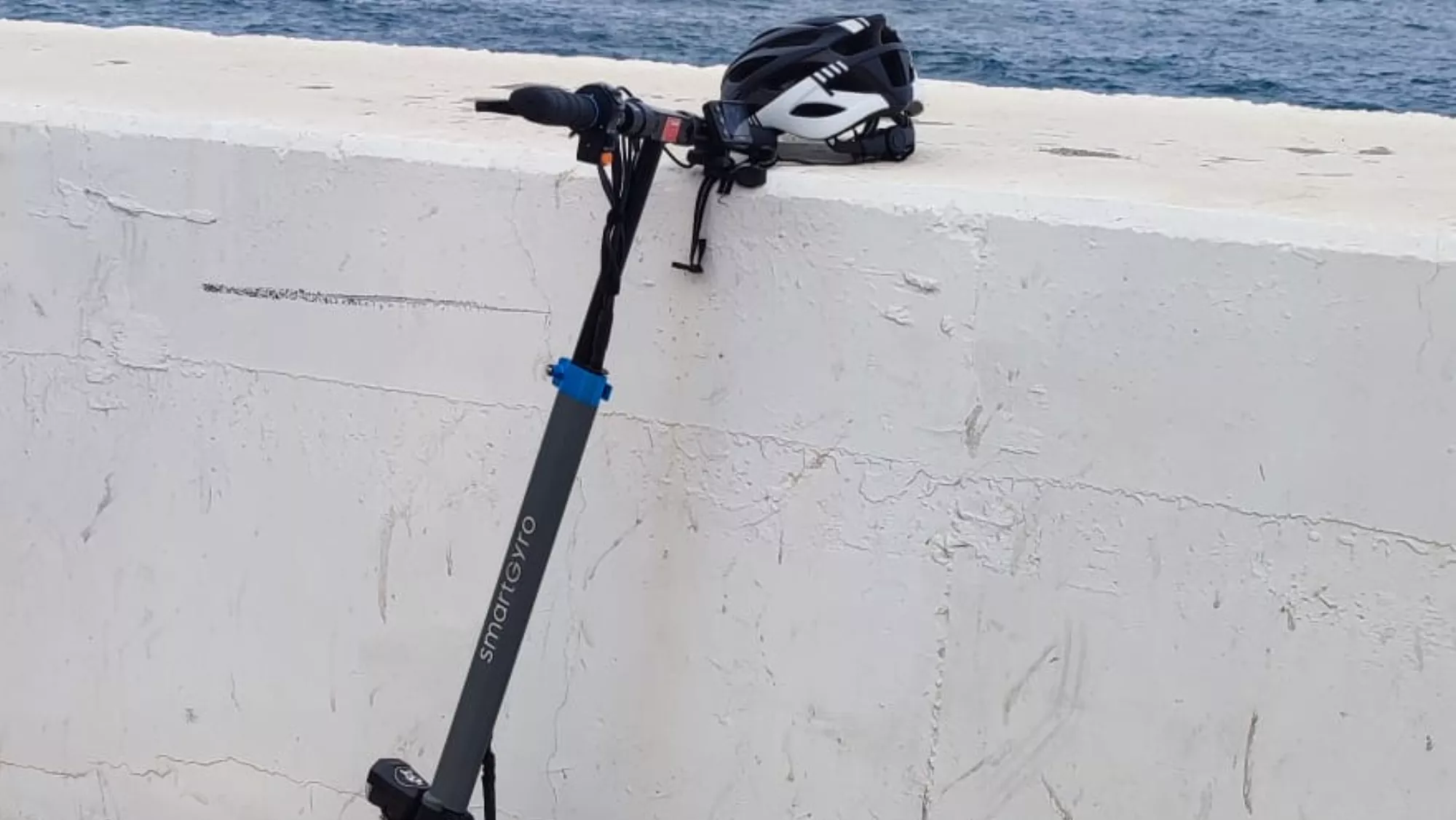 Da positivo en alcohol tras accidentarse con un patinete en la Avenida Marítima de Las Palmas de Gran Canaria.  / POLICÍA LOCAL 