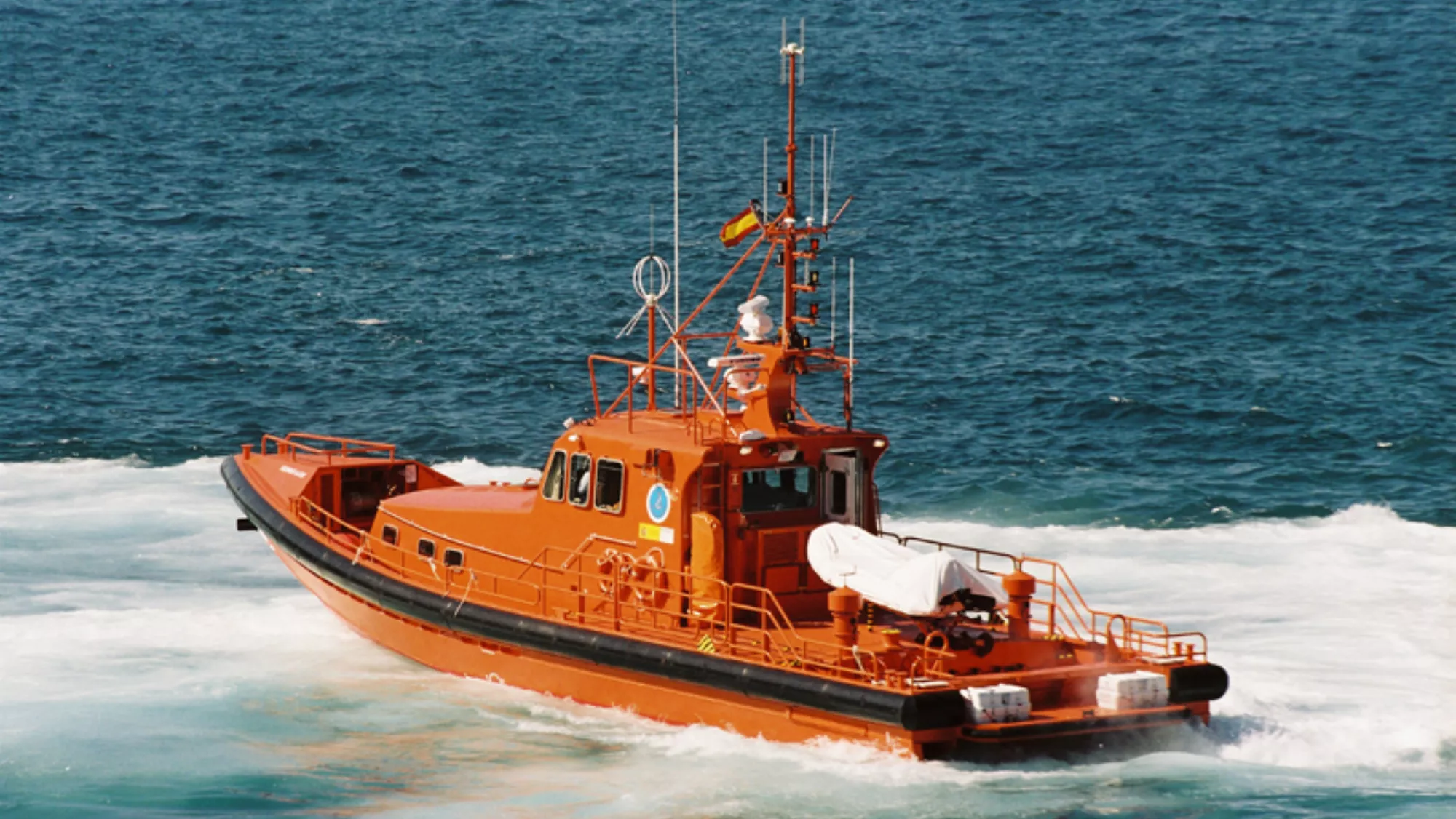 Llegan alrededor de 70 migrantes al sur de Tenerife a bordo de un cayuco