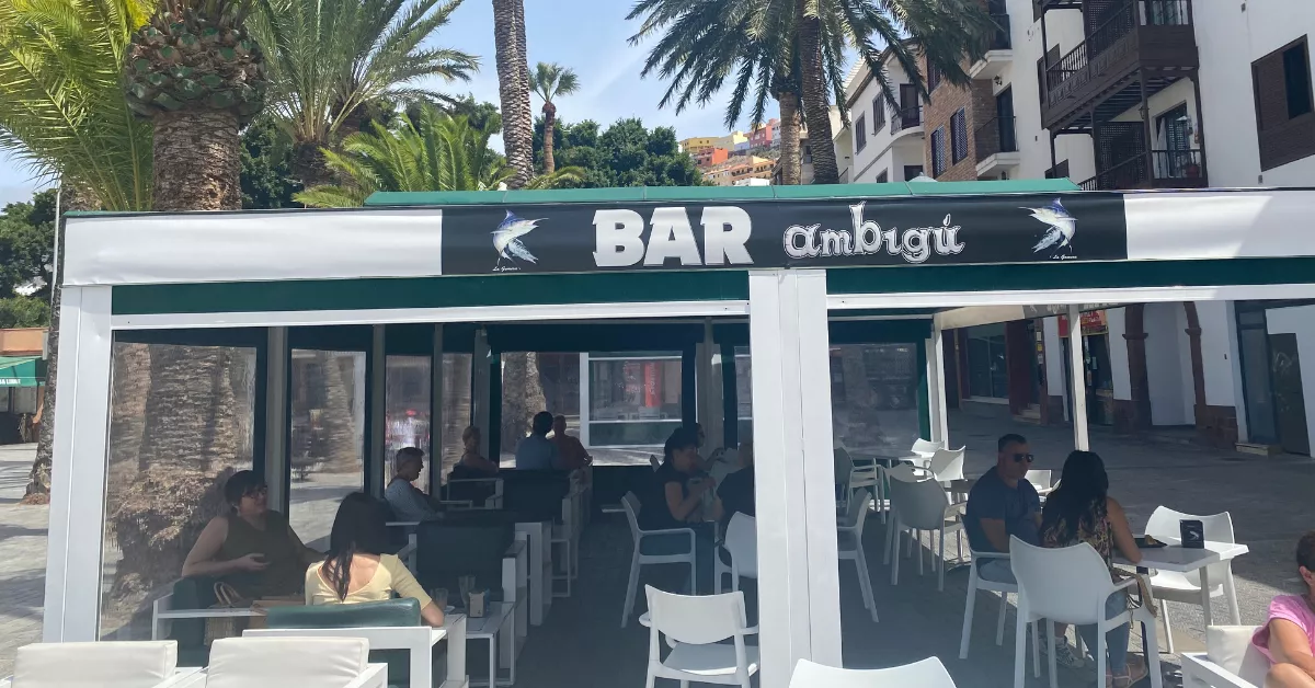 Bar Ambigú, uno de los bares de San Sebastián de La Gomera, durante la mañana del miércoles. / ATLÁNTICO HOY