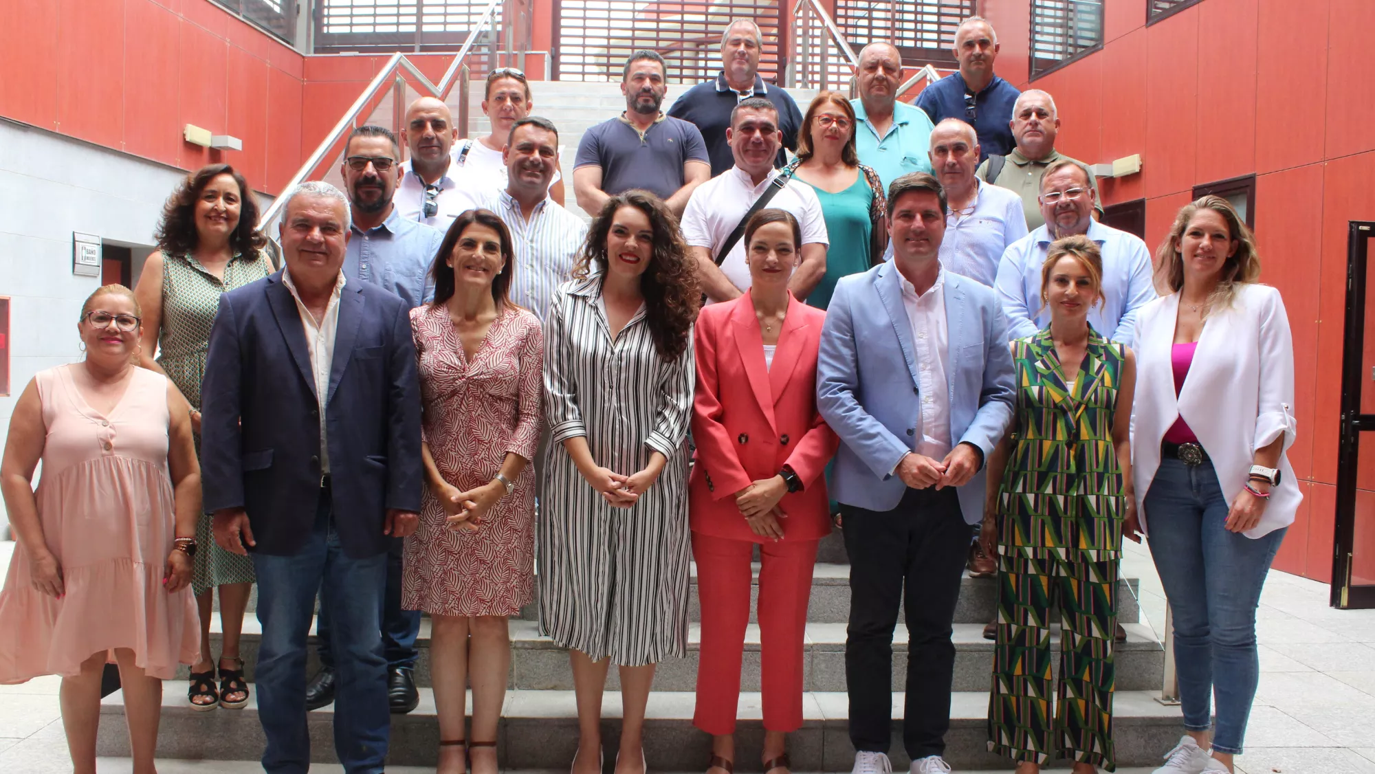 Los alcaldes y alcaldesas de Granadilla, Arona, San Miguel, Guía de Isora y Santiago del Teide, reunidos con el sector del taxi para abordar la problemática de Uber./ CEDIDA