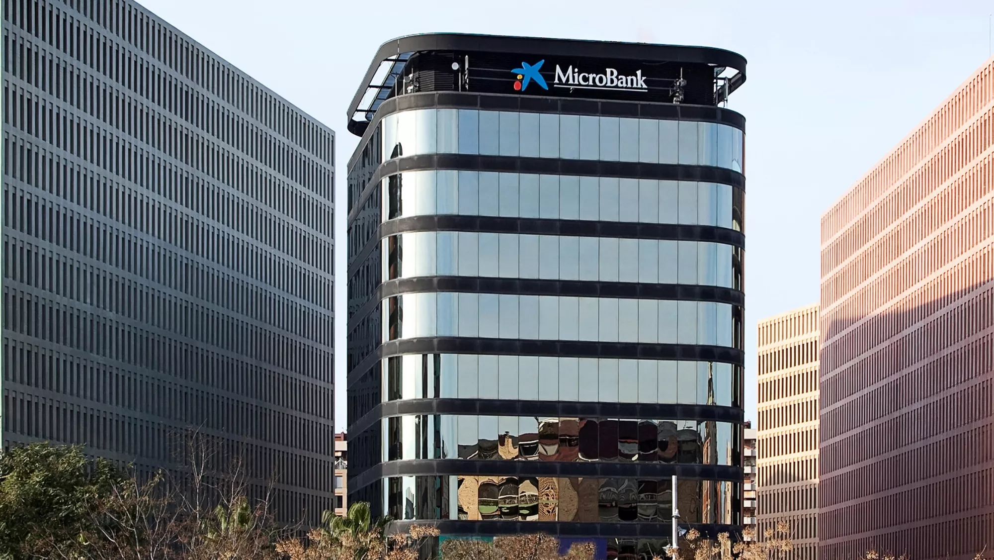 Foto edificio sede MicroBank / CAIXABANK