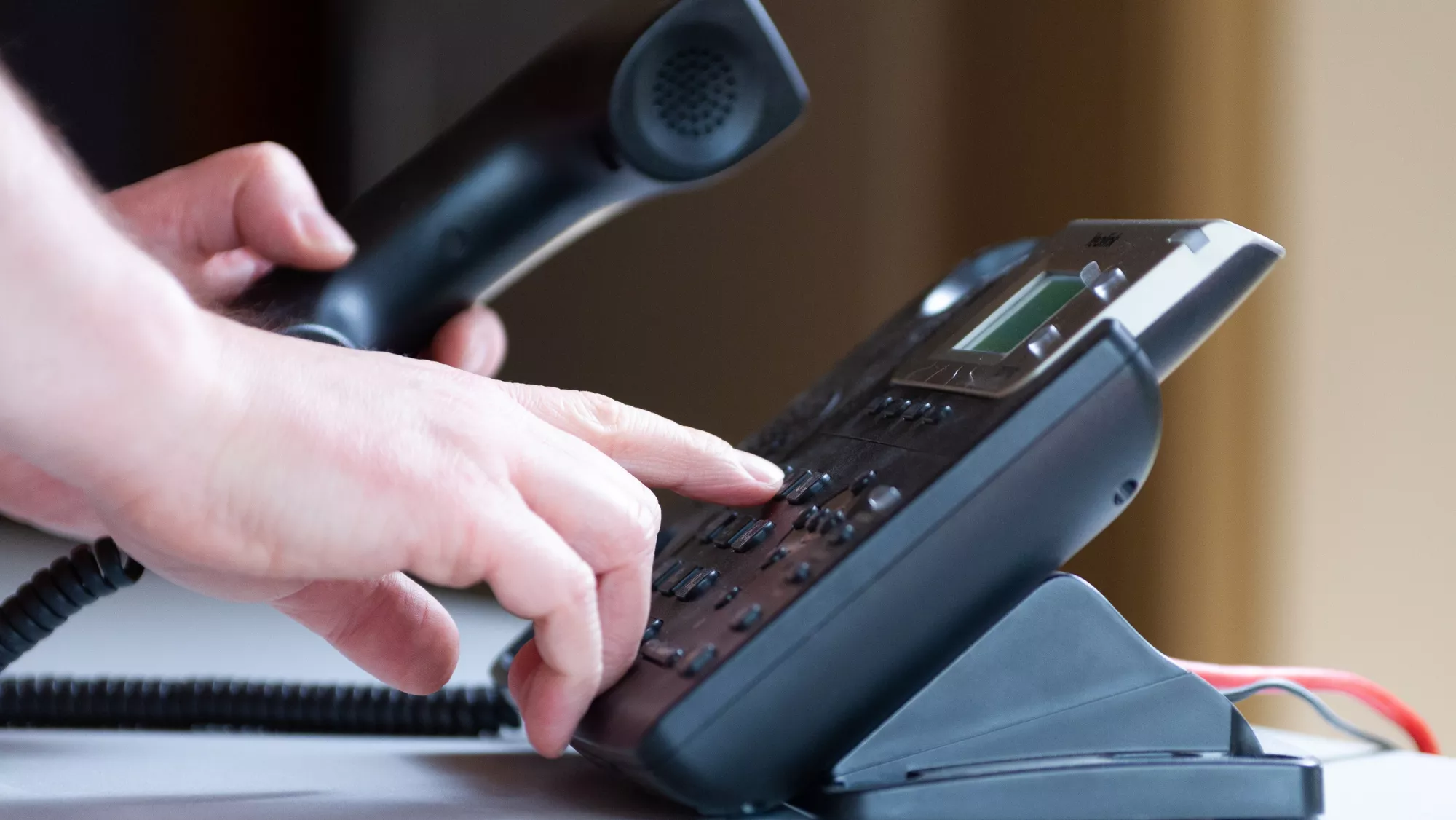 Consumo también informó ya que había abierto un expediente sancionador a varias aerolíneas por el cobro del equipaje de mano / CANVA