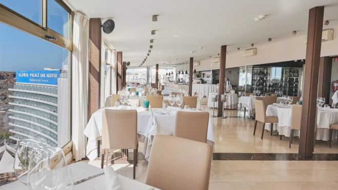 Interior restaurante Gorbea / GLORIA PALACE