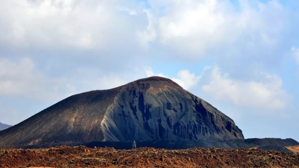 Volcán desmantelado en Tuineje, Fuerteventura./ ESADECAN
