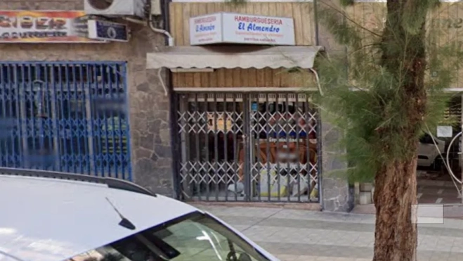 Hamburguersería El Almendro./ GOOGLEMAPS Hamburguersería El Almendro./ GOOGLEMAPS