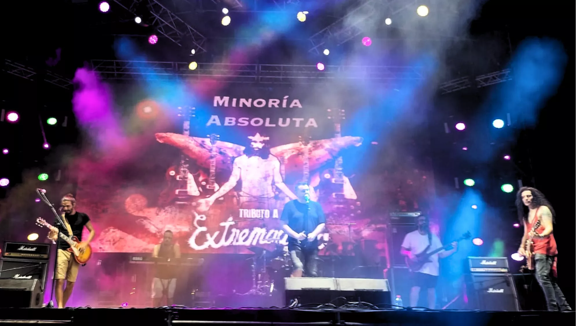 Minoría absoluta, tributo a Extremoduro, durante el FiestoRon / ATLÁNTICO HOY