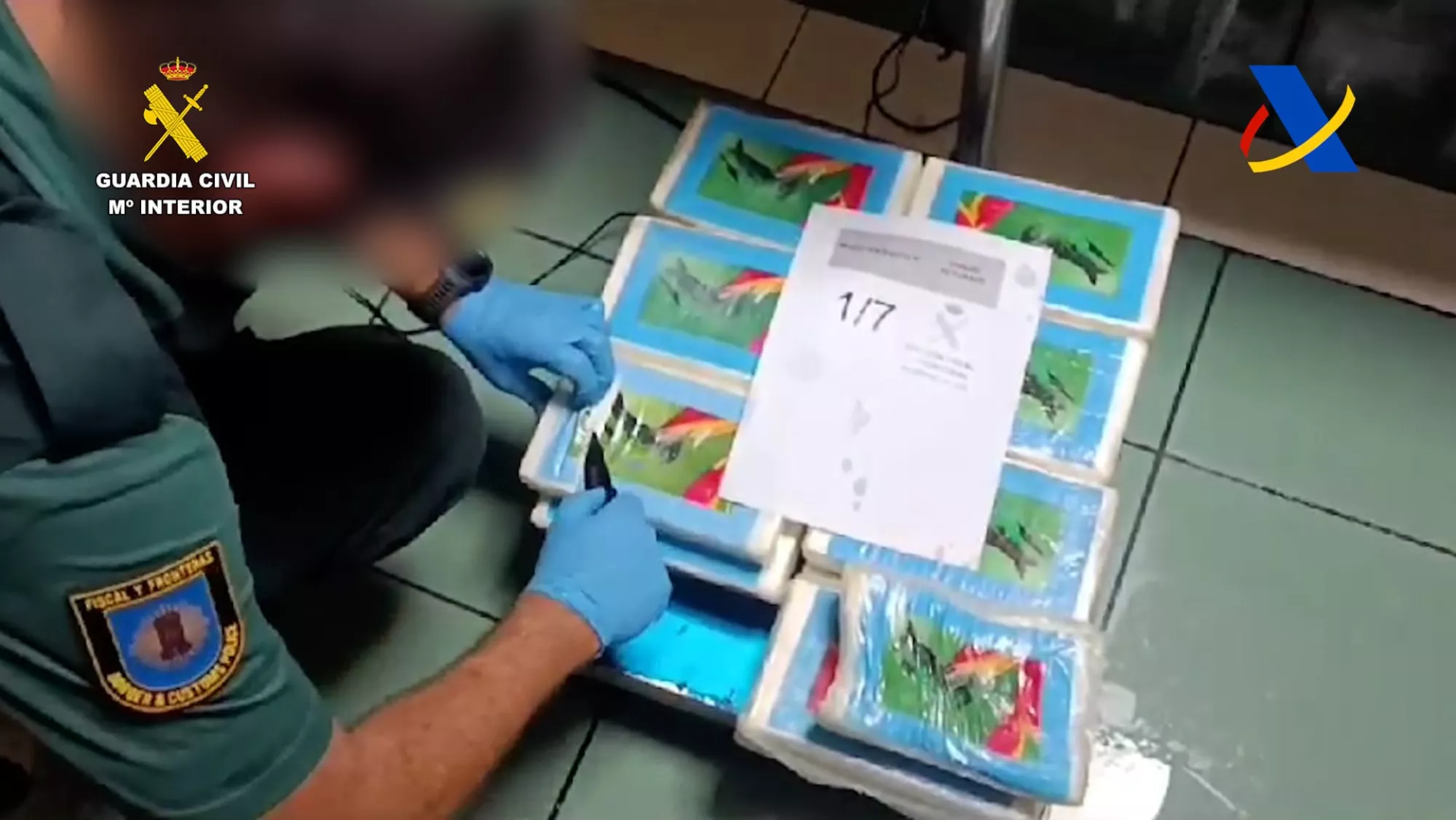 La Guardia Civil encuentra 182 bultos con 198,35 kilogramos de cocaína en un buque / GUARDIA CIVIL La Guardia Civil encuentra 182 bultos con 198,35 kilogramos de cocaína en un buque / GUARDIA CIVIL