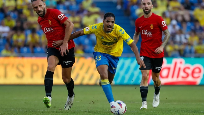 Las Palmas y Mallorca quedan empate 1 1 en la primera jornada de la Primera División / EFE- ELVIRA URQUIJO Las Palmas y Mallorca quedan empate 1 1 en la primera jornada de la Primera División / EFE- ELVIRA URQUIJO