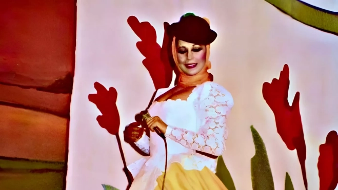 Imagen de Isabel Pantoja vistiendo con un peculiar traje de típica canaria. / CEDIDA