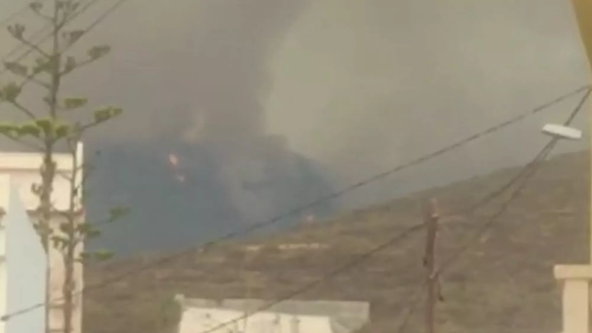 Vista del incendio forestal en Barranco Hondo. / ATLÁNTICO HOY