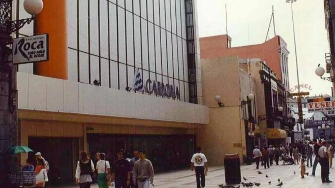 Imagen de la fachada de Almacenes Cardona en los 80.REDES