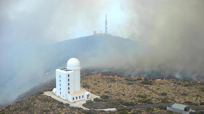 Telescopio Solar THEMIS del Observatorio del Teide durante el incendio forestal / INSTITUTO DE ASTROFÍSICA DE CANARIAS