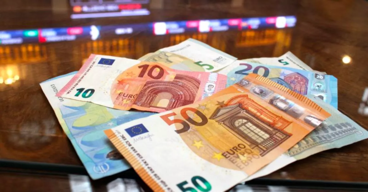 El archipiélago se sitúa 254 euros por detrás del salario medio español / EFE