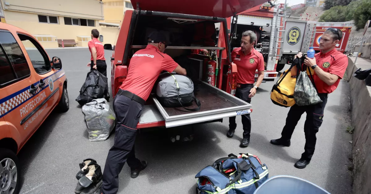 Bomberos de Las Palmas de Gran Canaria de camino a Tenerife / AYUNTAMIENTO DE LAS PALMAS DE GRAN CANARIA